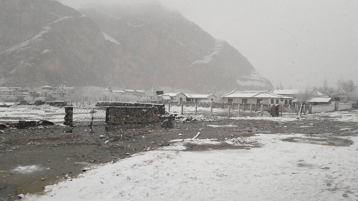 Life hit hard as snow blankets Mustang (Photo feature)